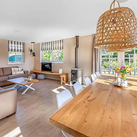 5 Bedroom Gorgeous In Holiday home Noordwijk