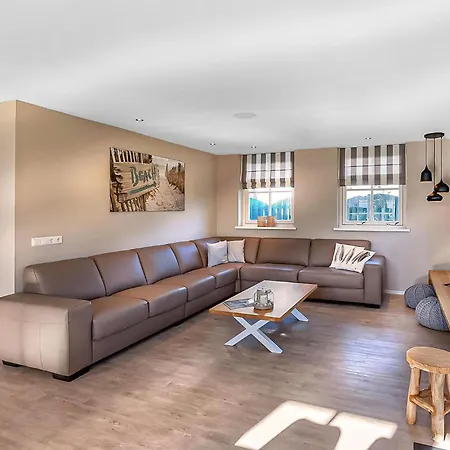 5 Bedroom Gorgeous In Holiday home *