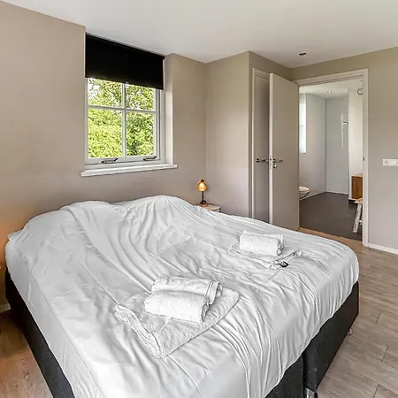 5 Bedroom Gorgeous In Holiday home *