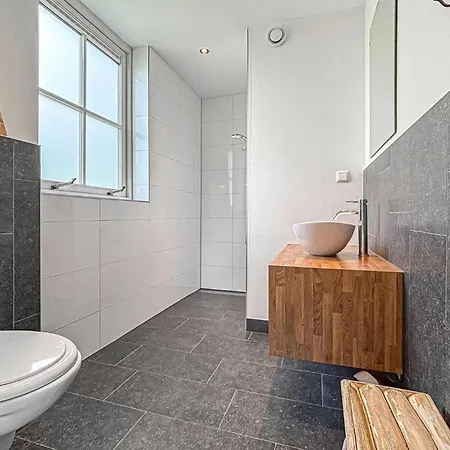 Holiday home 5 Bedroom Gorgeous In